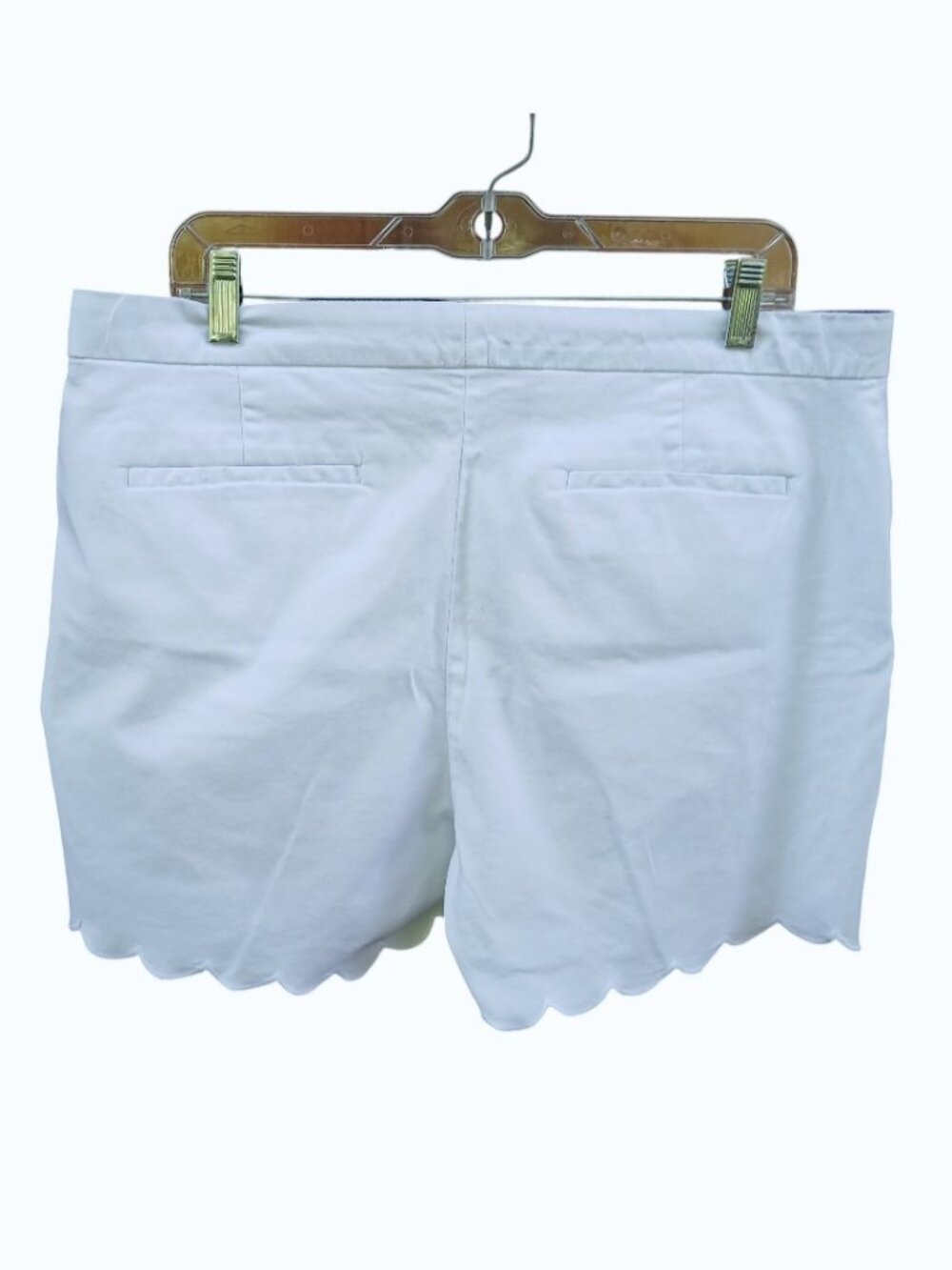 BANANA REPUBLIC White Scalloped Hem Shorts -Like New - Picture 3 of 6